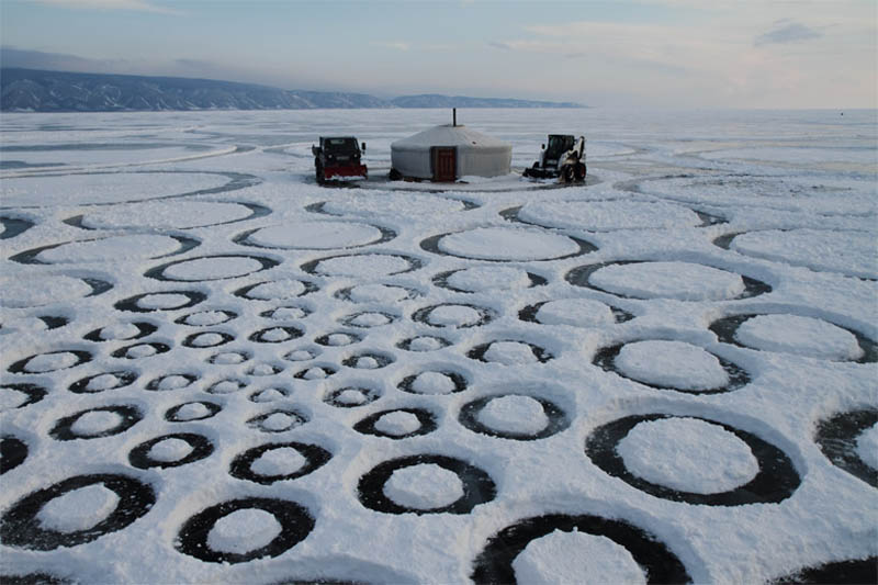 jim denevan giant ice art circles siberia 7 The Colossal Land Art of Jim Denevan [30 pics]