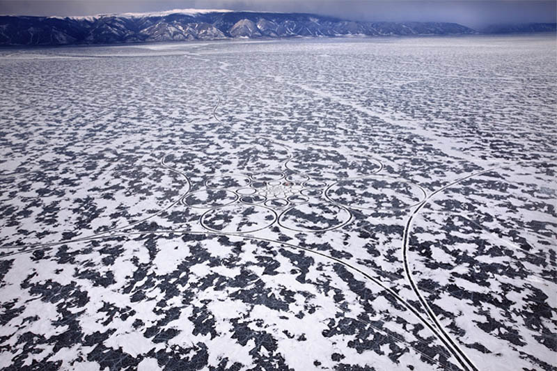 jim denevan giant ice art circles siberia 8 The Colossal Land Art of Jim Denevan [30 pics]