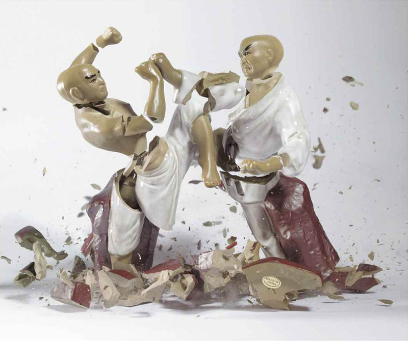 porcelain figures high speed photography as they smash drop to ground shatter klimas 1 Porcelain Metamorphosis by Martin Klimas