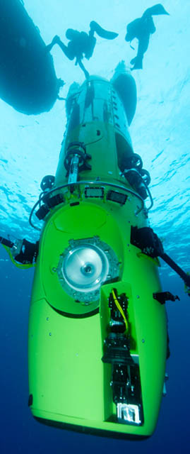 deep sea challenger submarine torpdeo james cameron 2 Everything You Need to Know About James Cameron and the Deep Sea Challenge