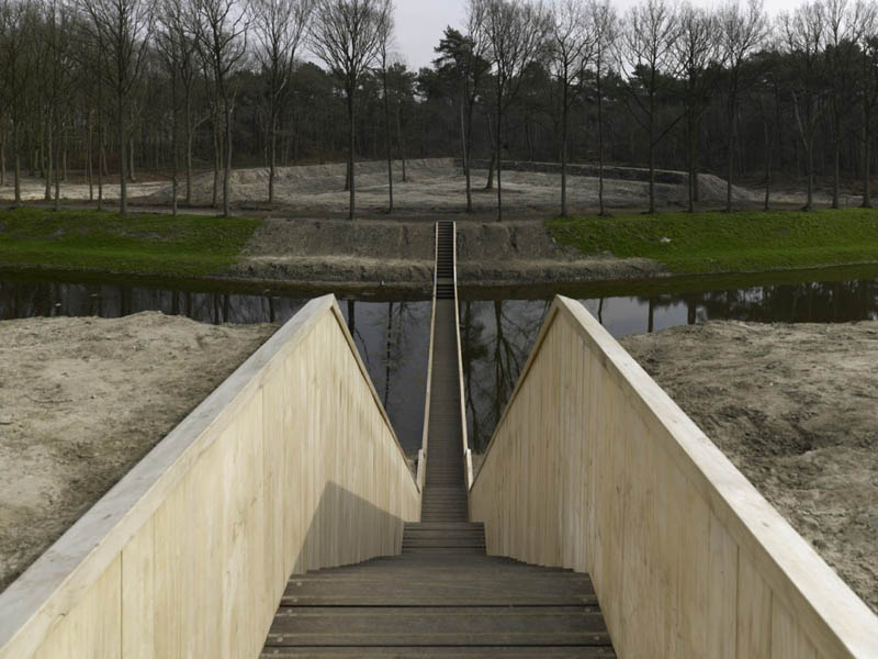 invisible sunken bridge the netherlands holland moses bridge 1 An Invisible Bridge in The Netherlands