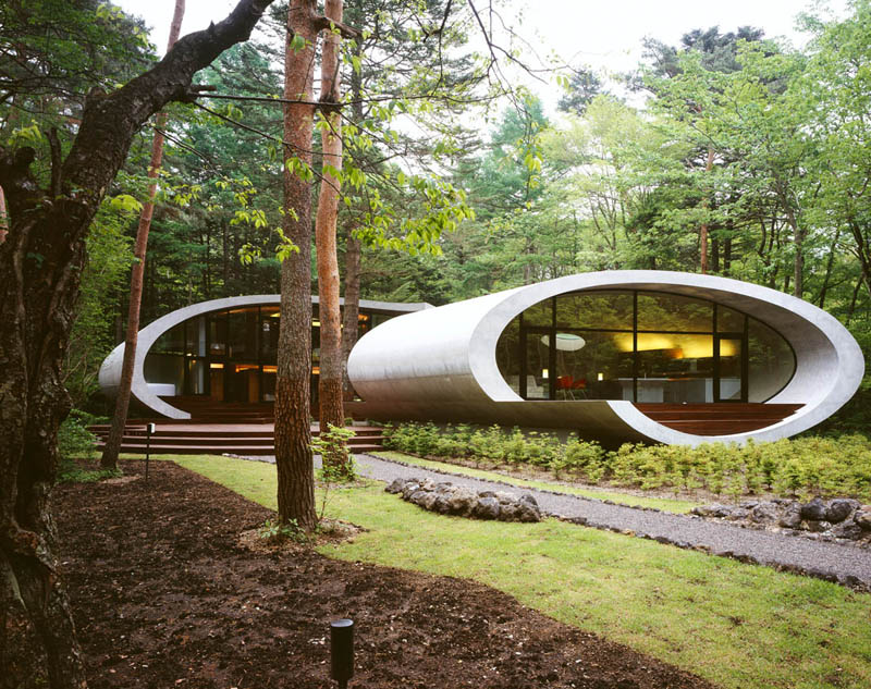 japanese oval sushi roll house villa cottage 1 An Oval Shaped Villa in the Forests of Japan