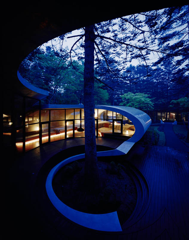 japanese oval sushi roll house villa cottage 14 An Oval Shaped Villa in the Forests of Japan