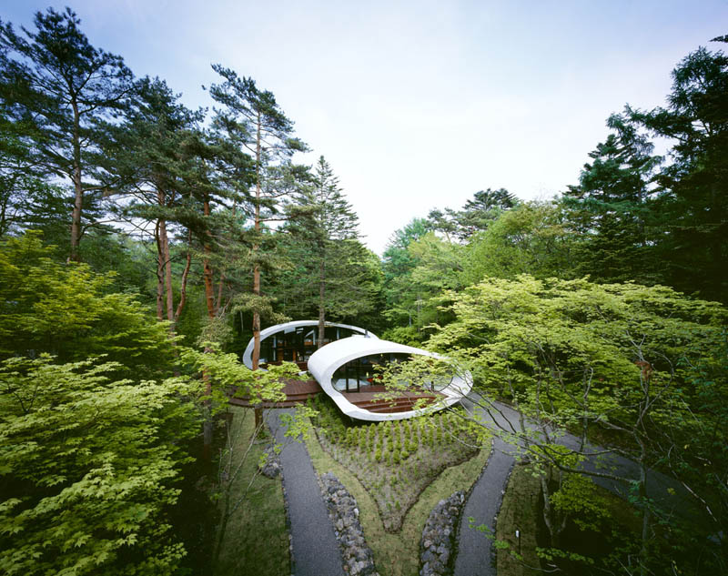 japanese oval sushi roll house villa cottage 3 An Oval Shaped Villa in the Forests of Japan