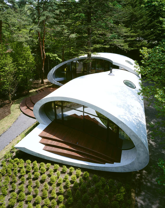 japanese oval sushi roll house villa cottage 6 An Oval Shaped Villa in the Forests of Japan
