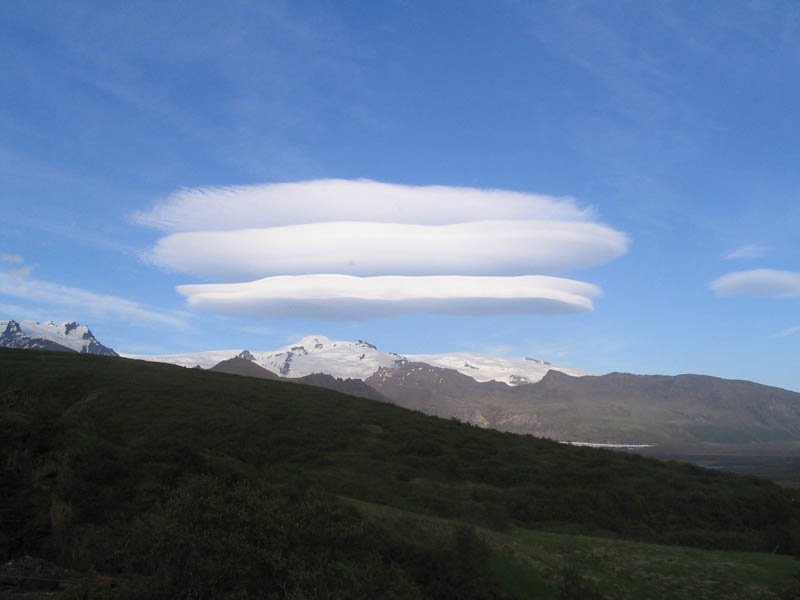 lenticular cloud above gletscher skaftafell iceland 15 Incredible Cloud Formations