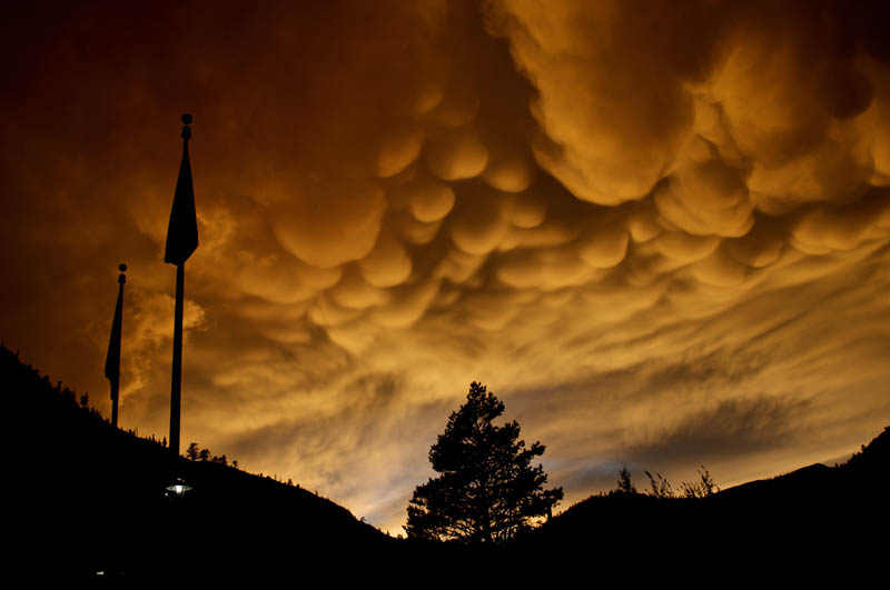 mammatus clouds squaw valley 15 Incredible Cloud Formations