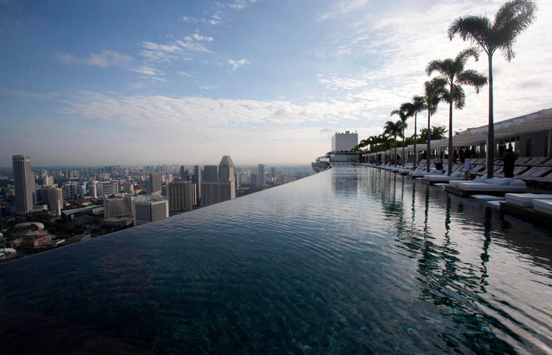 marina bay sands skypark infinity pool singapore 57 storeys high 2 The Infinity Pool in the Sky