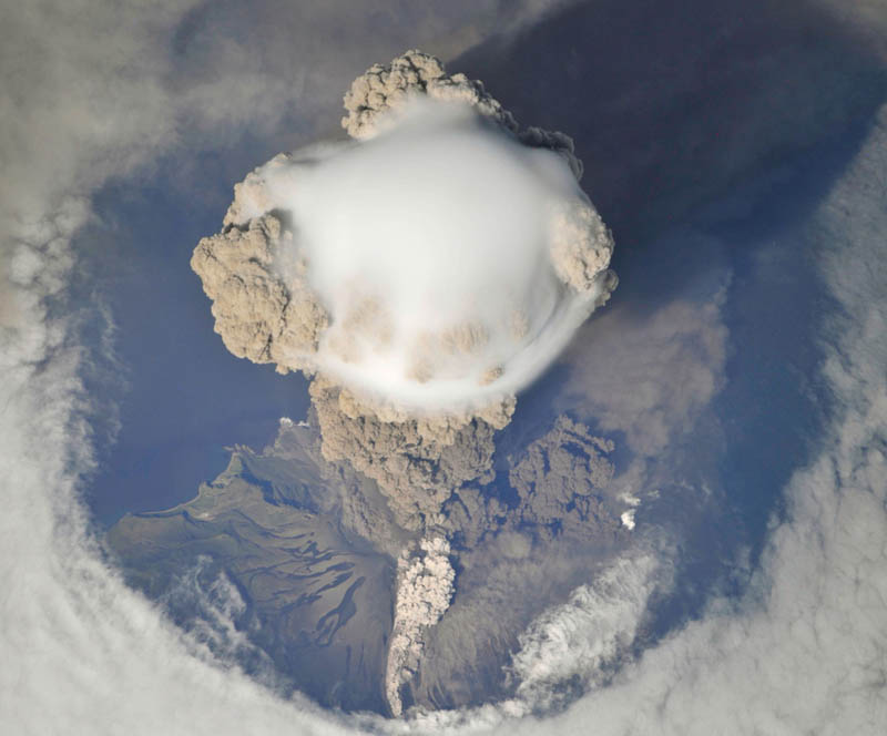 pileus cloud sarychev peak eruption 15 Incredible Cloud Formations