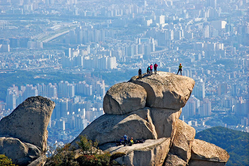 view overlooking seoul south korea from bukhansan bukhan mountain Picture of the Day: Overlooking Seoul from Bukhan Mountain