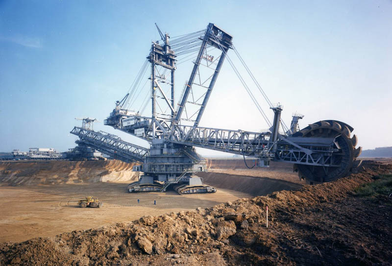 bagger 288 largest land vehicle in the world 12 Troll A   The Tallest Structure Ever Moved by Mankind
