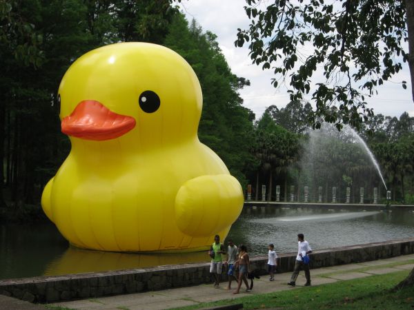 giant inflatable rubber ducky florentijn hofman sau paulo brazil 4 The World Travels of a Giant Rubber Duck