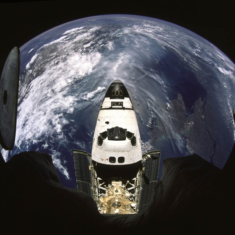 sitting on top of world earth shuttle atlantis from mir station Picture of the Day: Sitting on Top of the World