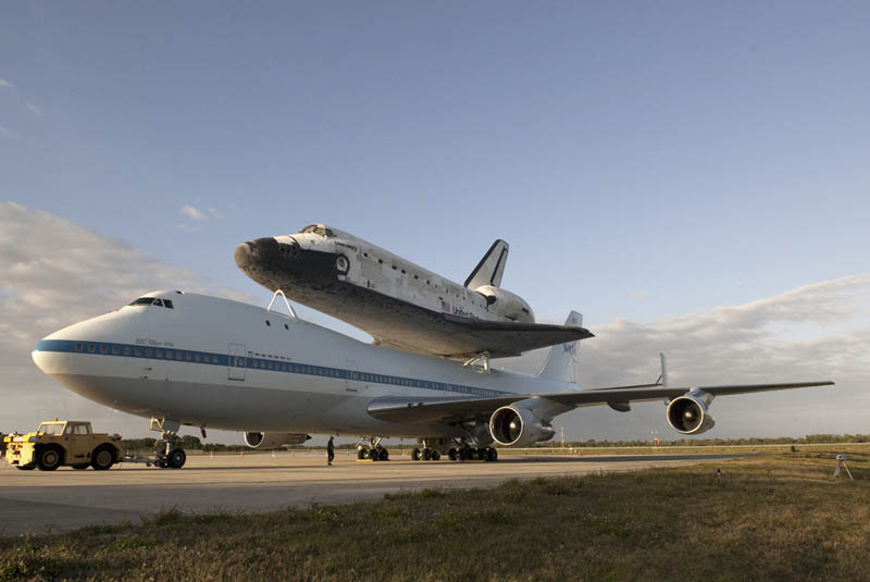 space shuttle discovery on top of another plane In Pictures: Space Shuttle Discoverys Final Flight [35 photos]