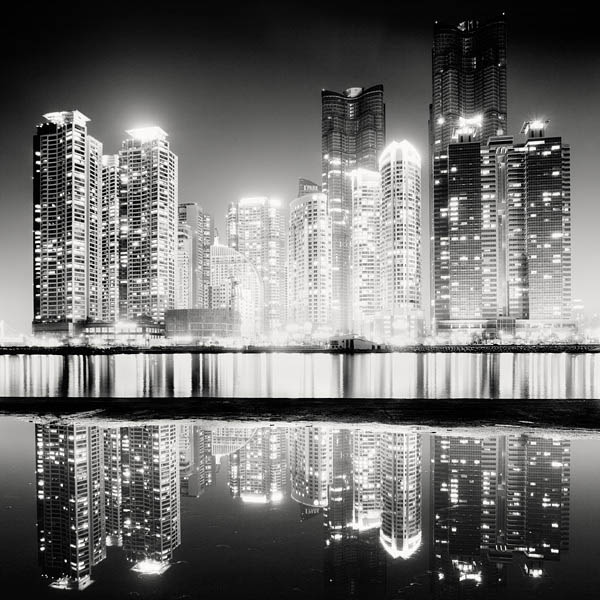 black and white cityscape night photography martin stavars 8 Dramatic Black and White Cityscapes at Night