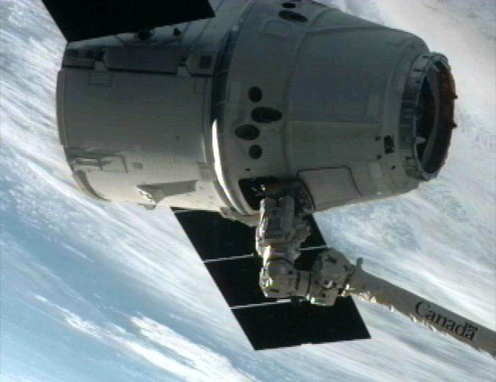 dragon spacecract attached to iss 2 The Historic SpaceX Mission