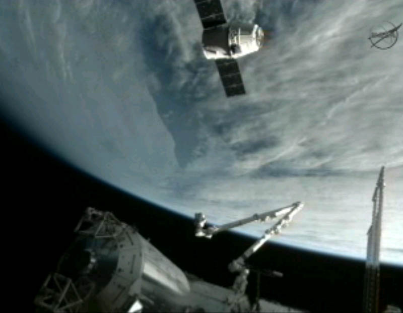 dragon spacecract attached to iss 3 The Historic SpaceX Mission
