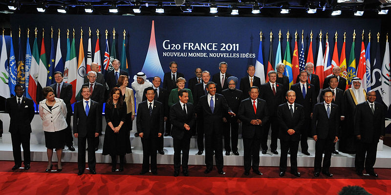 g20 summit 20011 group shot cumbre de cannes france The Most Epic Group Photos You Will See Today