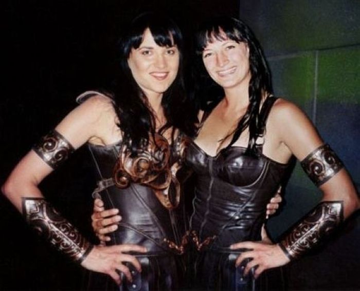 lucy lawless zoe bell Chewbacca Tweets an Epic Series of Behind the Scenes Photos from Star Wars