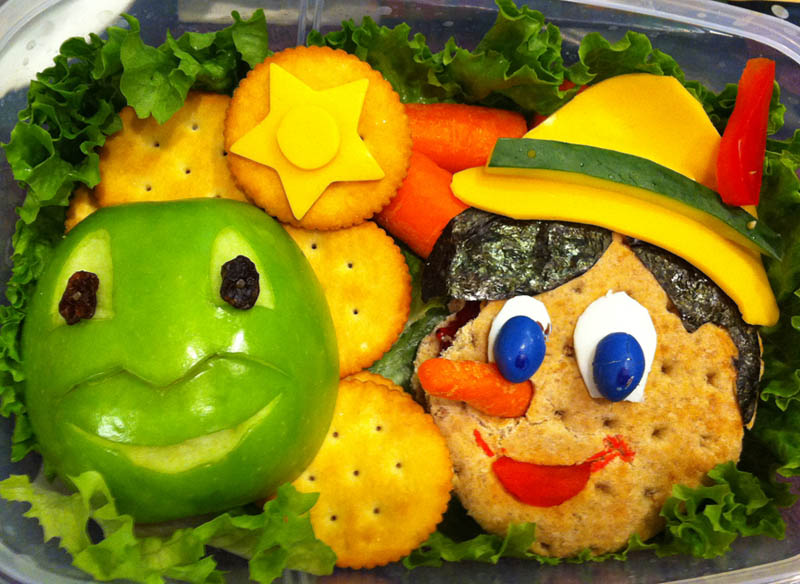 mom makes lunch art for son bento box art 10 Awesome Mom Turns Sons Lunches Into Works of Art
