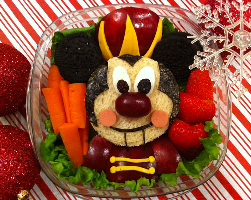 mom makes lunch art for son bento box art 12 Awesome Mom Turns Sons Lunches Into Works of Art