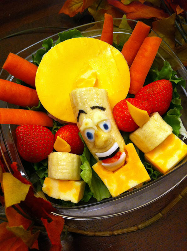 mom makes lunch art for son bento box art 14 Awesome Mom Turns Sons Lunches Into Works of Art