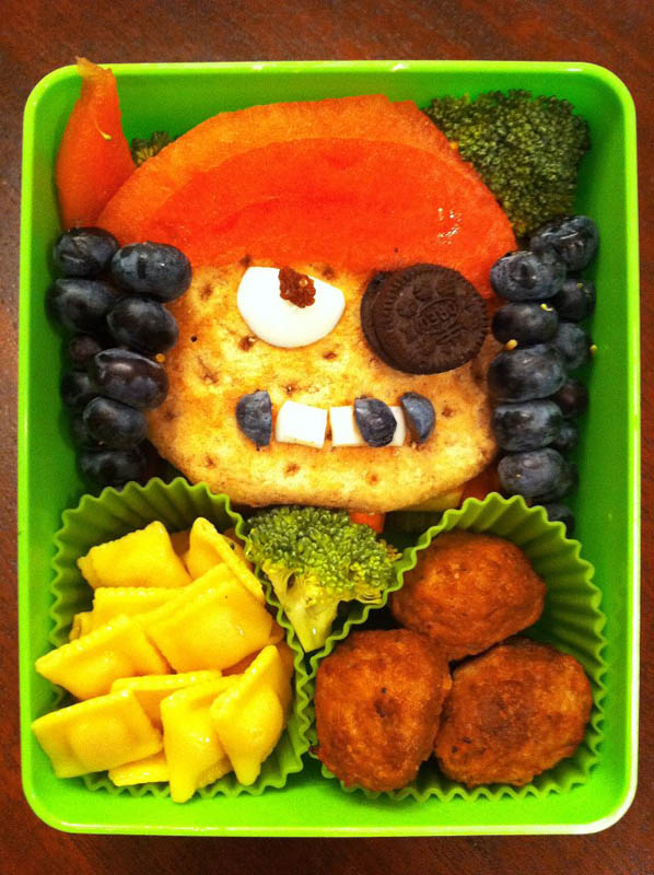 mom makes lunch art for son bento box art 5 Awesome Mom Turns Sons Lunches Into Works of Art