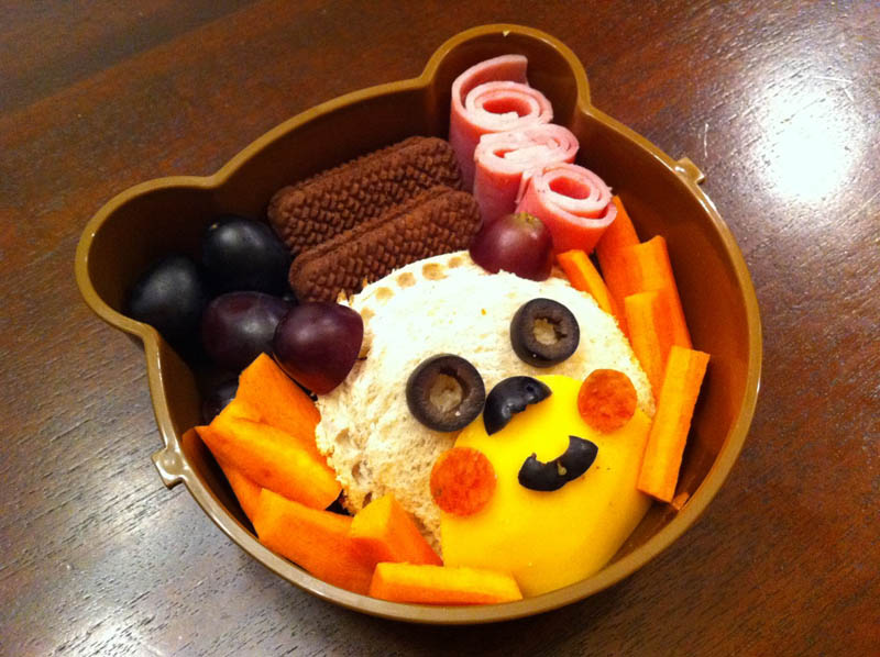 mom makes lunch art for son bento box art 7 Awesome Mom Turns Sons Lunches Into Works of Art
