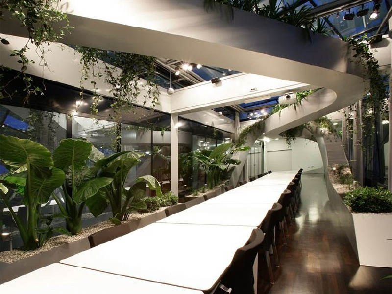 rooftop meeting space with swopping lush panoramic interior garden 5 Amazing Rooftop Boardroom with Panoramic Indoor Garden