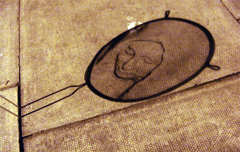 strainer shadow faces made from colanders isaac cordal 1 Shadowy Faces Made from Strainers