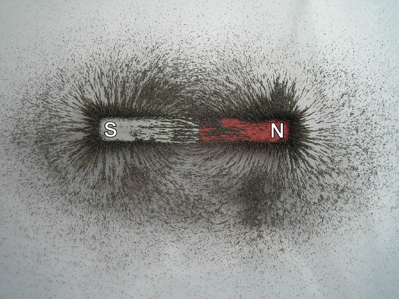 visualizing magnetic fields with iron filings 3 10 Photos to Help You Visualize Magnetic Fields 