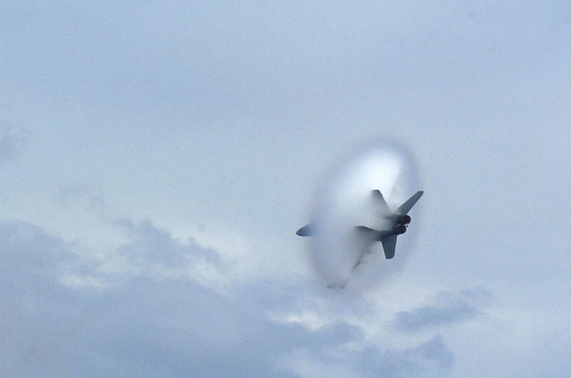 view from back right side of airplane going supersonic speed
