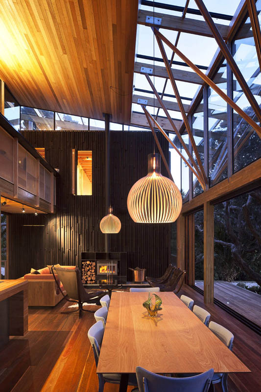beach house surrounded by trees under pohutukawa herbst architects 11 Award Winning Beach House Surrounded by Trees