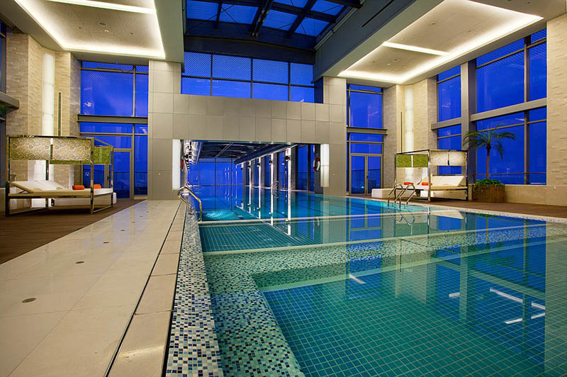 holiday inn shanghai pudong kangqiao cantilever swimming pool Picture of the Day: Glass Bottomed Cantilever Pool in Shanghai