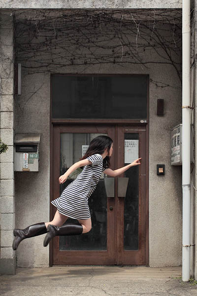 levitation photo portraits by natsumi hayashi 3 Levitation Portraits by Natsumi Hayashi