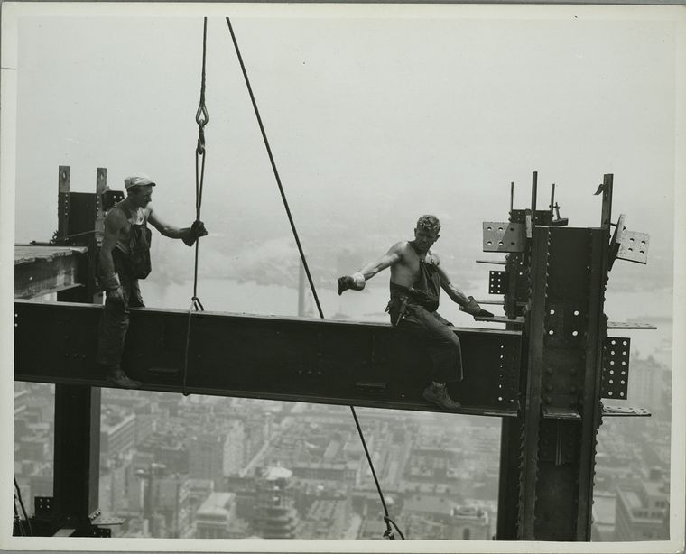 vintage empire state building construction photos by lewis wickes hine 1931 14 Rare Photos of the Statue of Liberty Being Built in 1883