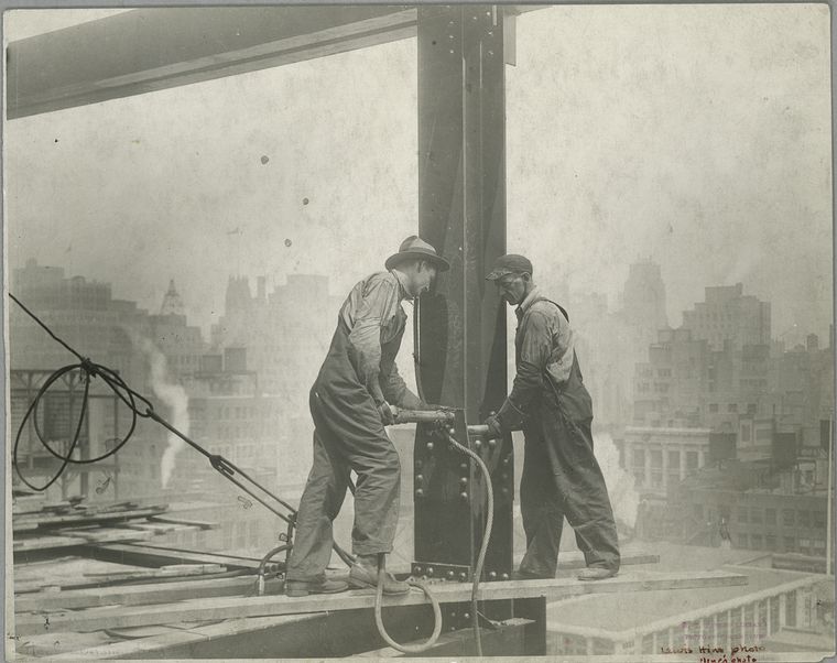 two men standing on plank riveting empire state building 1931 no safety harness