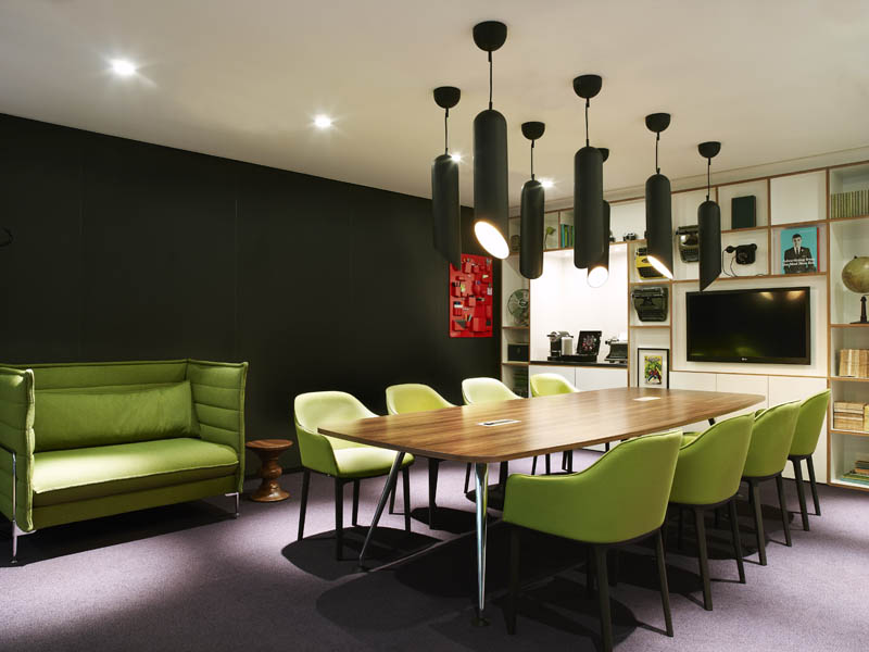 citizenM london hotel meeting room green