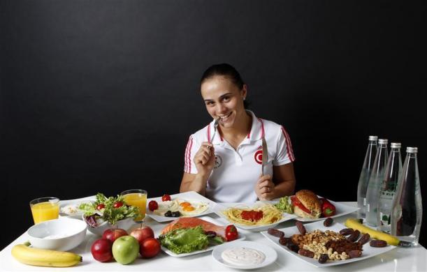 elif jale yesilirmak turkish wrestler daily food intake 1 The Daily Food Intakes of Olympic Athletes [8 pics]