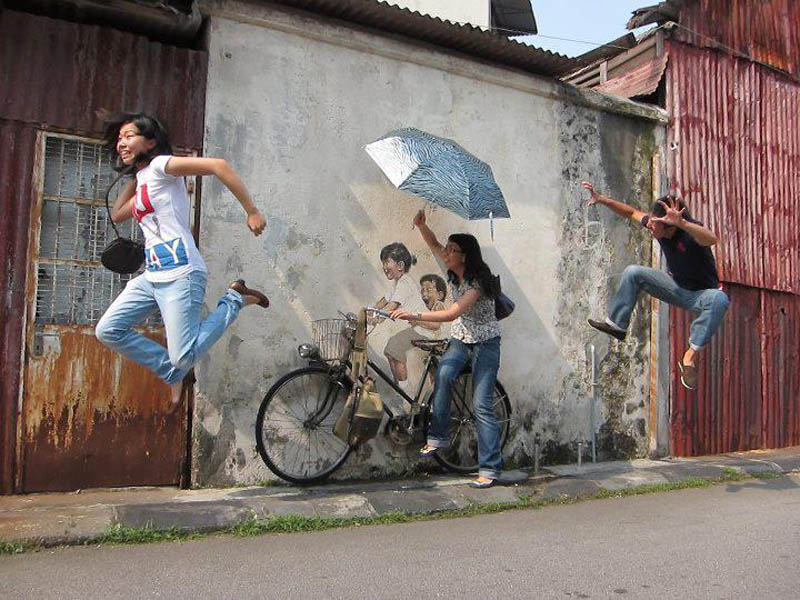 interactive street art painted kids on wall riding real bike armenian street george town malaysia ernest zacharevic 31 This Interactive Street Art in Malaysia is Brilliant