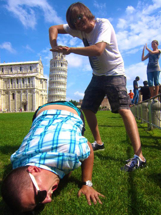 funny leaning tower of pisa pose