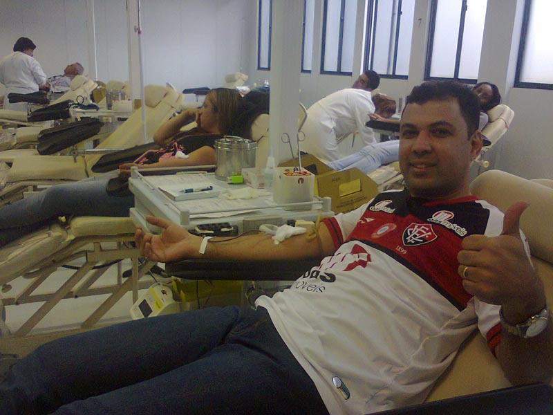 people donating blood to restore jersey red stripes for brazillian football club ec vitoria 2 Football Club Removes Red from Jersey for Blood Donation Campaign