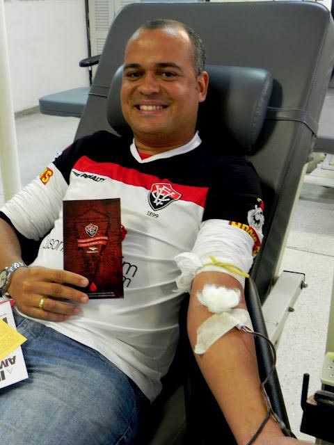 people donating blood to restore jersey red stripes for brazillian football club ec vitoria 3 Football Club Removes Red from Jersey for Blood Donation Campaign
