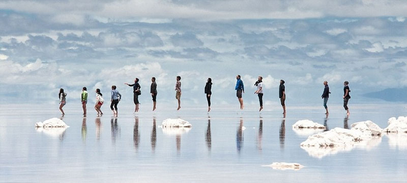 reflection pictures at salar de uyuni worlds largest salt flat by takaki watanabe 3 Reflective Beauty at the Worlds Largest Salt Flat [10 pics]