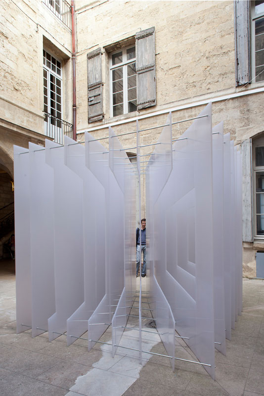 reframe cube portrait installation 1 Art Installation in France Takes on Multiple Forms