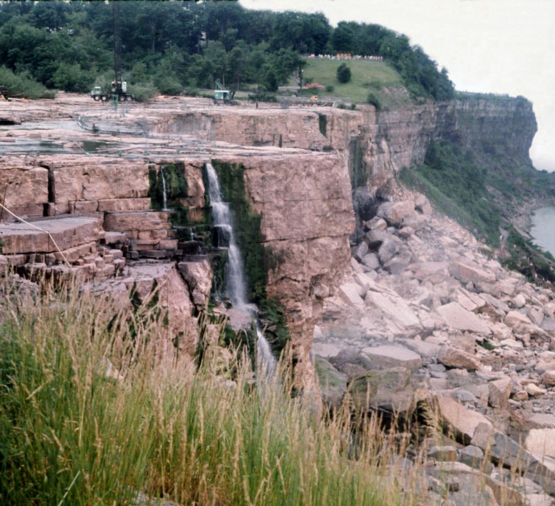 american niagara falls dry de watered 1969 1 The Day Niagara Falls Went Dry