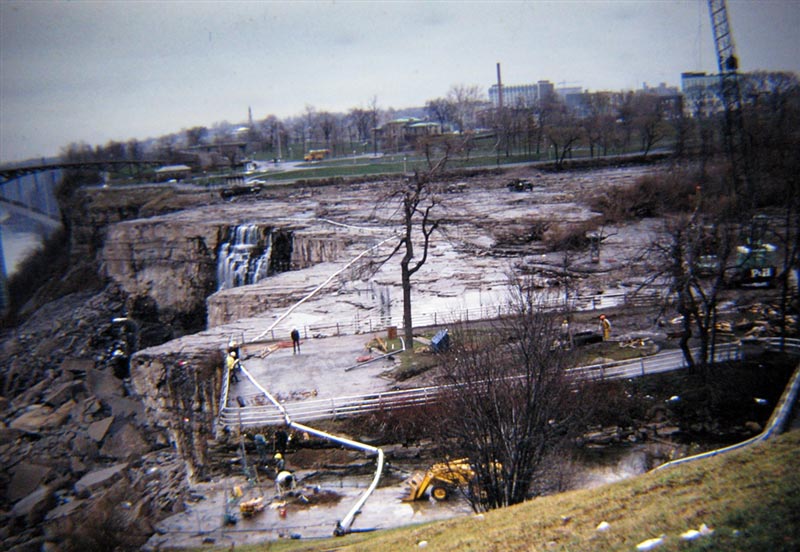 american niagara falls dry de watered 1969 8 The Day Niagara Falls Went Dry