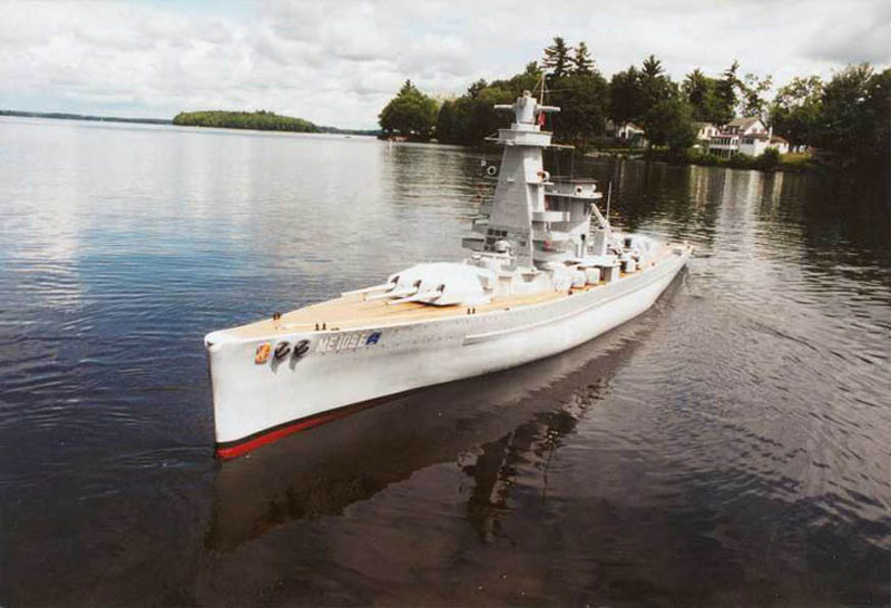 giant model warship replica admiral graf spee by william terra 5 Man Builds 30 ft Model Replica of a Battleship