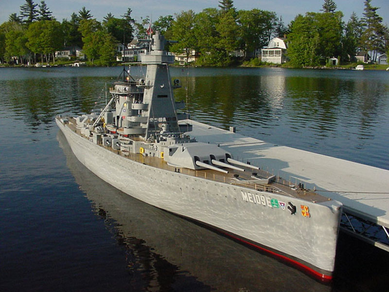 giant model warship replica admiral graf spee by william terra 8 Man Builds 30 ft Model Replica of a Battleship