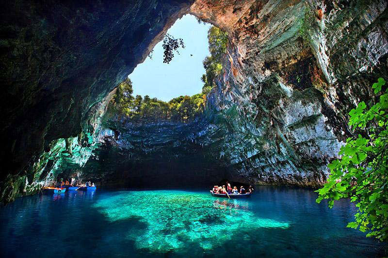 melissani cave kefalonia island greece 2 The Breathtaking Melissani Cave in Greece